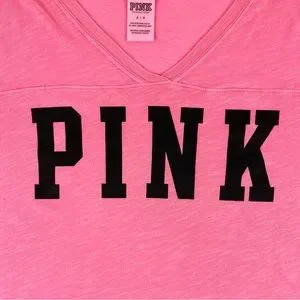 T-shirt Victoria's Secret Pink Bling Kansas State Wildcats – Coupe V-Neck – Neuf Avec étiquettes – Taille Plus